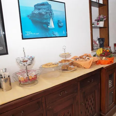 Locanda Rooms بيت ضيافة 4*