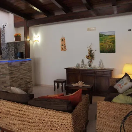 Locanda Rooms بيت ضيافة 4*