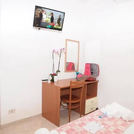 Locanda Rooms بيت ضيافة